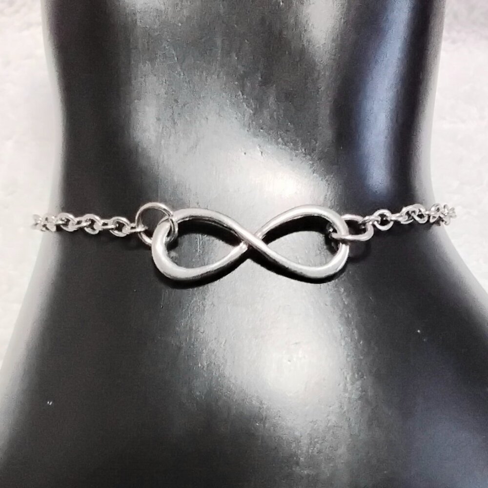BNWOT 3/$25 Florence Scovel 7" Infinity Bracelet Fashion Jewelry!!